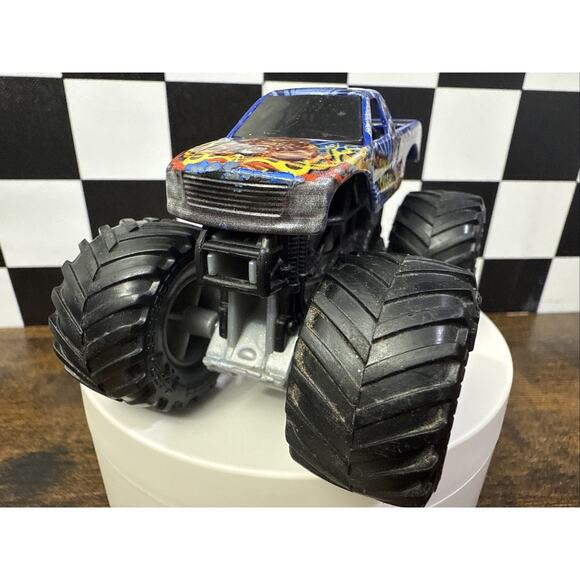 Monster Jam Truck Stone Crusher Monster Truck Scale 1:64 Spin Master Diecast Toy - Picture 2 of 9
